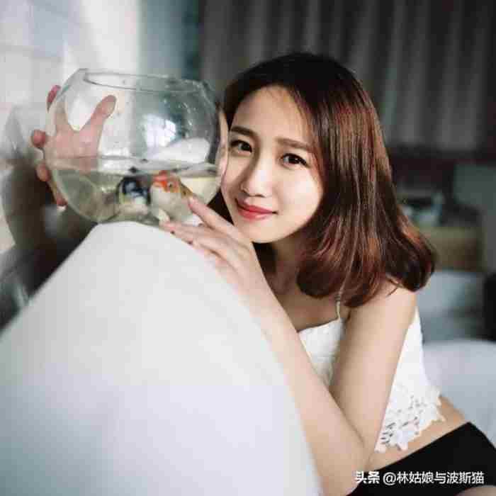 情侣姿势大全摆法（21种情侣拍照姿势大全）