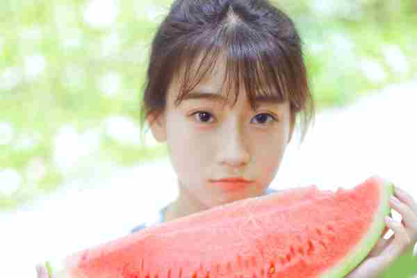 怎样能和打破和女孩子聊天中的尴尬局面?请前辈们多多指教