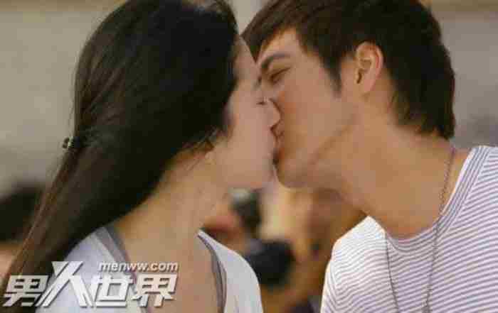男生对你有性冲动表现（男人接吻性冲动的表现）