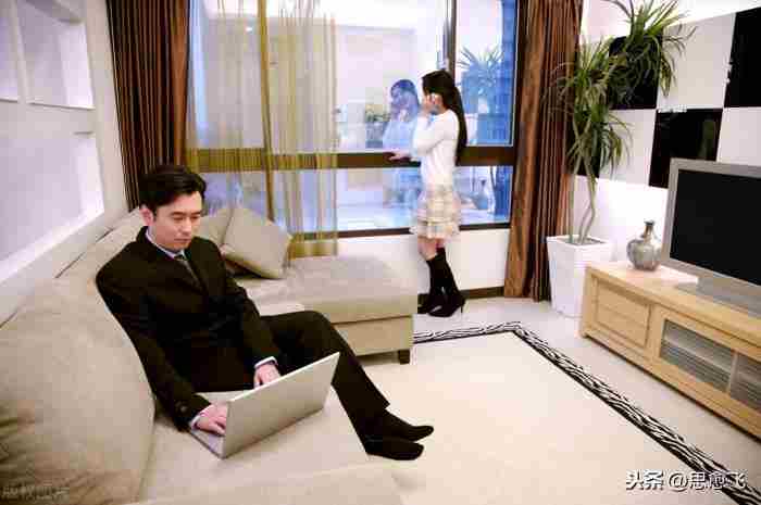 前夫对前妻还有感情的表现（男人离婚后放不下前妻）