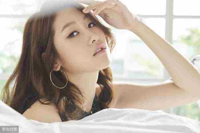 女生对你有好感的细微表现，怎样判断女人是否对你有好感