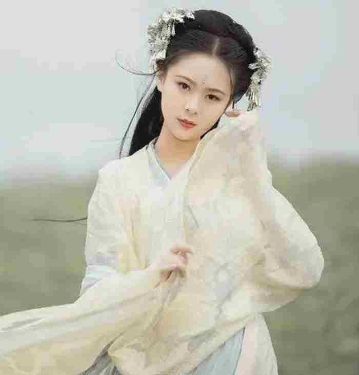 形容女人漂亮的经典句子(精选50句)