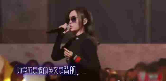 鹿港小镇歌词（这首因为歌词尖锐刷屏的歌）