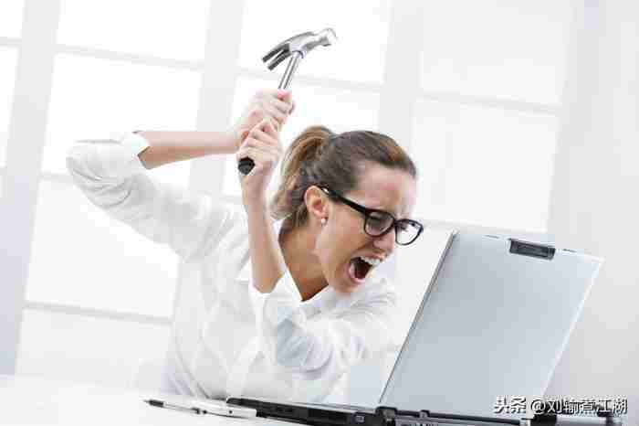老公吵架摔东西怎么办（和老公吵架却总想砸东西）