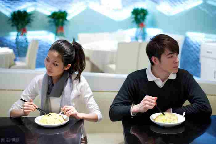 情侣如何解决冷暴力（如何解决处理婚姻冷战冷暴力问题）
