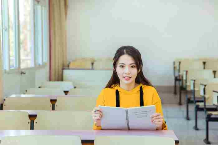 女生聊天总是敷衍你怎么办（为什么女生和你聊天总是敷衍）