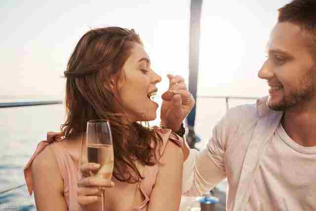 女朋友出轨半年后找我复合，女朋友出轨后能原谅吗