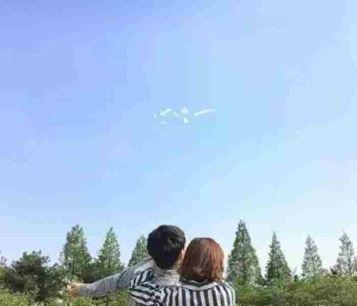 给女朋友空间留言浪漫短句（给女朋友留言的暖心句子）