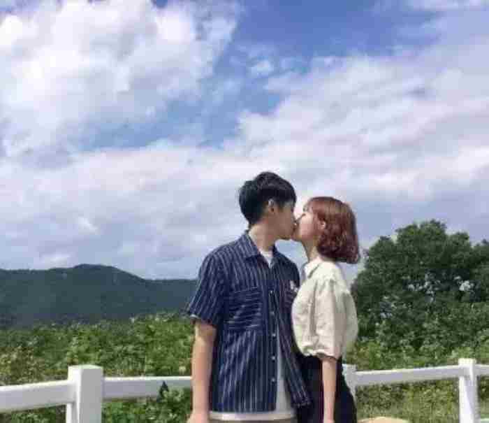 给女朋友空间留言浪漫短句（给女朋友留言的暖心句子）