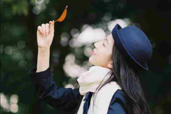 男生如何主动找女生聊天呢?