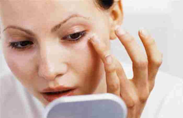 眼霜早晚都要用吗(眼霜的正确涂法是什么样的)