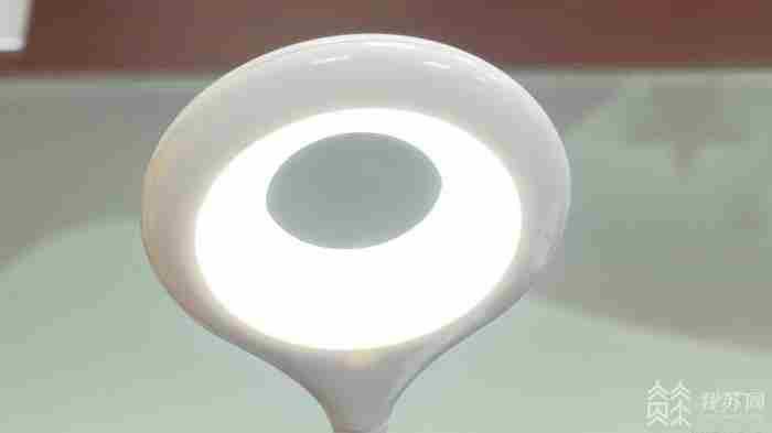写作业用白光还是暖光（读写台灯是白光好还是黄光好）