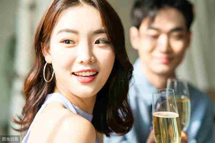 想起男友和前女友睡过就难受,我老在意男友和前任曾经同居过