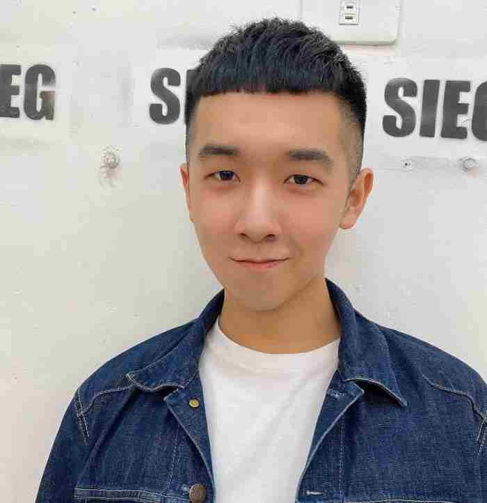 阳光清爽的男生发型（男生两边光发型阳光帅气）