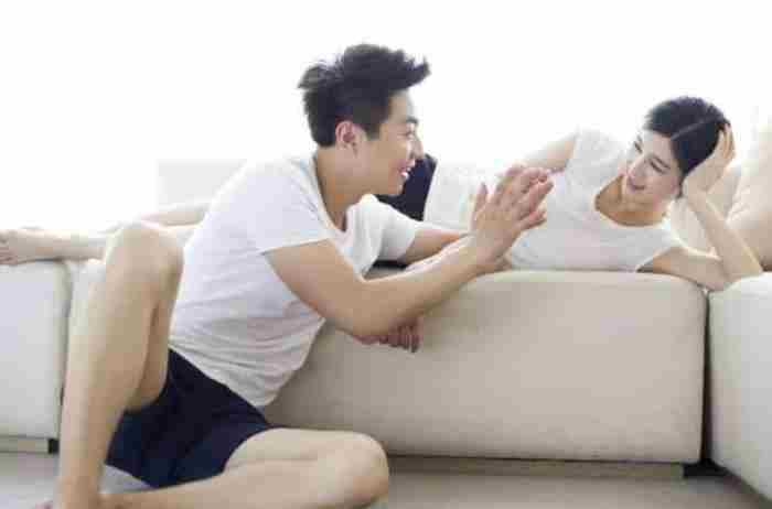 男生暗恋你的表现（男生偷偷暗恋你的5个行为）