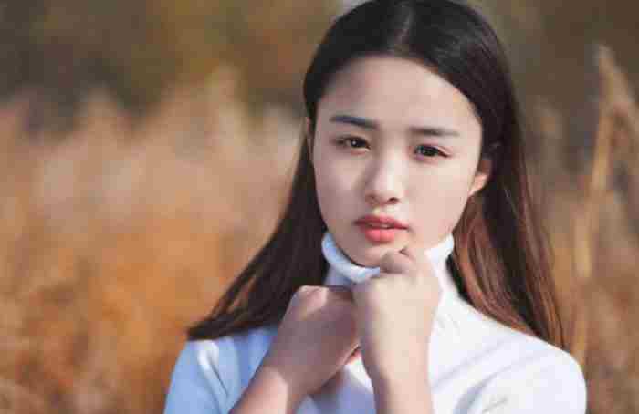 请问一个闷骚型的男生如果对一个女生有好感一般会怎么表现