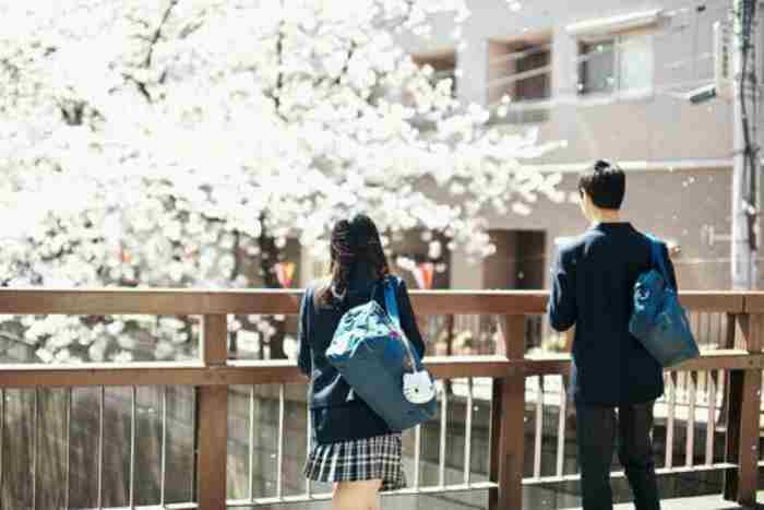 性格内向 腼腆的女生喜欢什么样的男生
