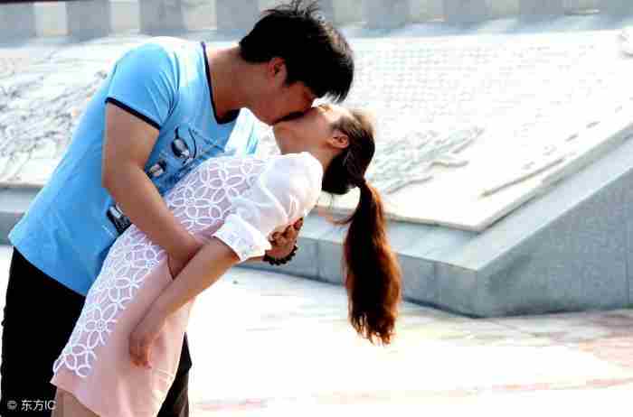 教你如何亲吻（和女朋友亲吻该怎么吻）