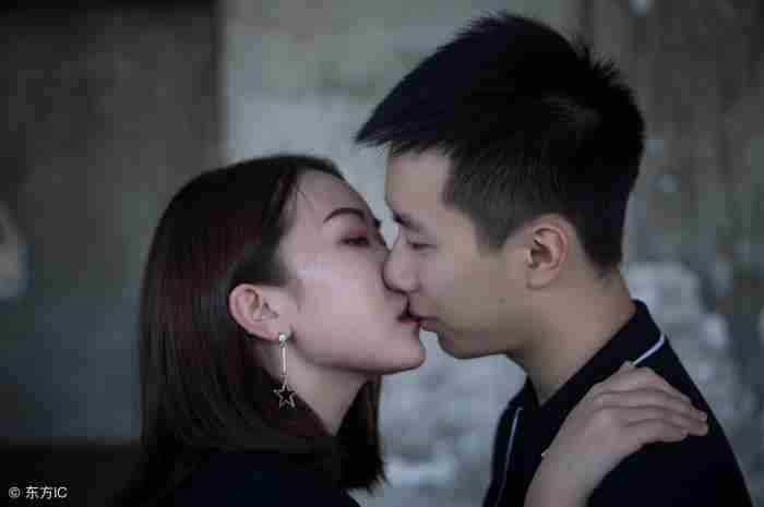 教你如何亲吻（和女朋友亲吻该怎么吻）