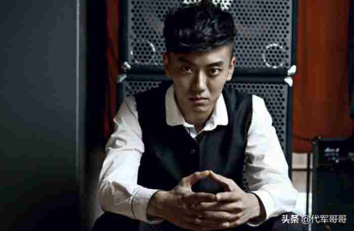 陈宝国儿子陈奕丞:被父亲力捧多年也不红