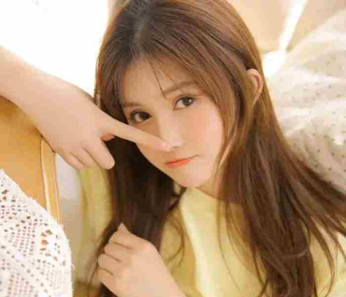 洞察力很强的女孩子，思维敏锐、洞察力强