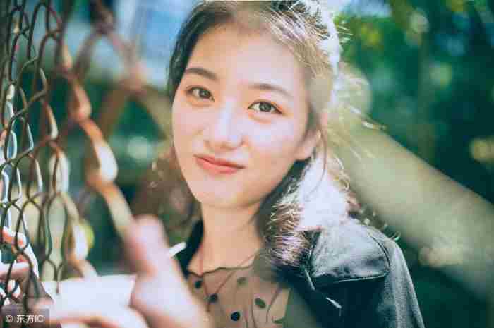 如何识别女生是矜持还是拒绝? 女孩矜持回信息的表现