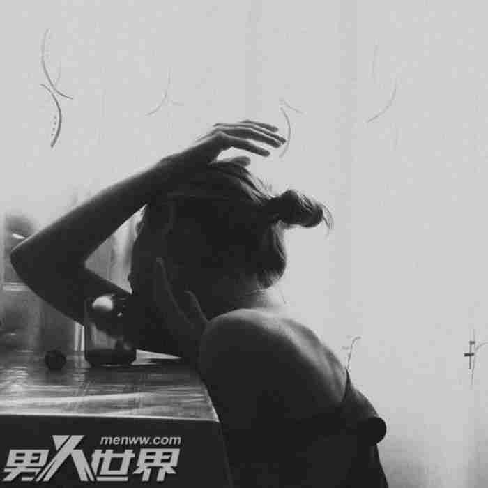离婚女人暗示你可以睡她 女生最烦男生发什么朋友圈