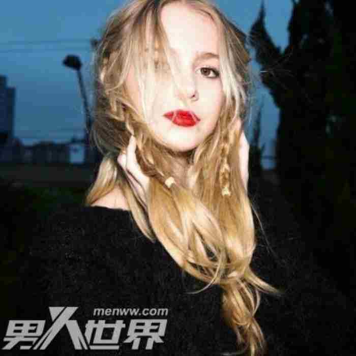 离婚女人暗示你可以睡她 女生最烦男生发什么朋友圈