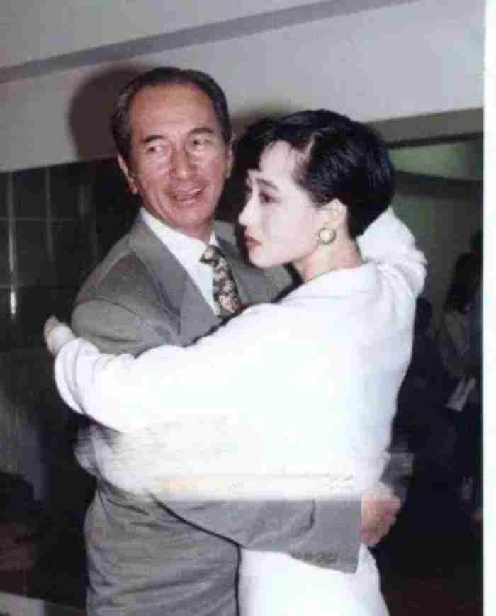 李连杰与利智:最深的感情 李连杰爱利智什么