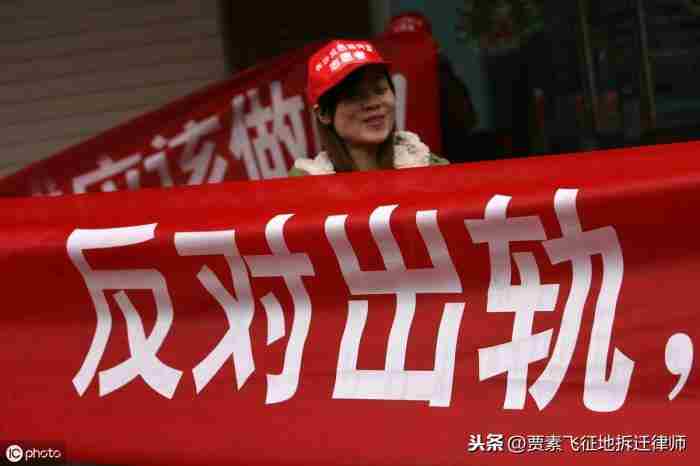 如果原配把小三信息公布犯法吗 原配到小三工作单位闹违法吗