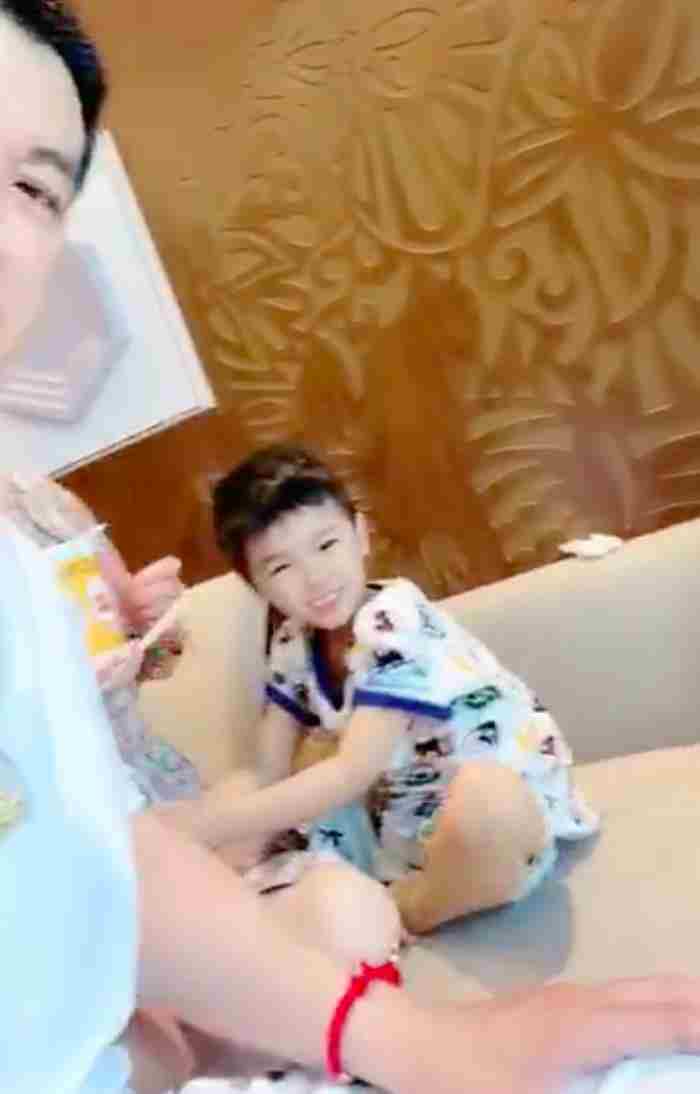 黄圣依生了几个孩子 黄圣依老公叫什么