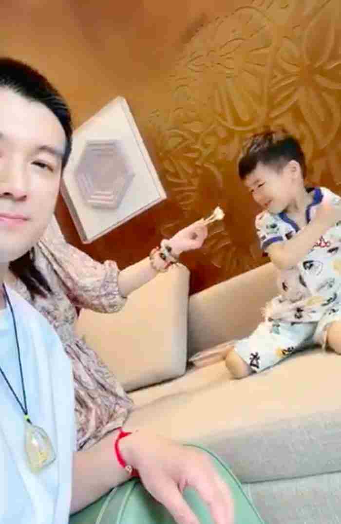 黄圣依生了几个孩子 黄圣依老公叫什么