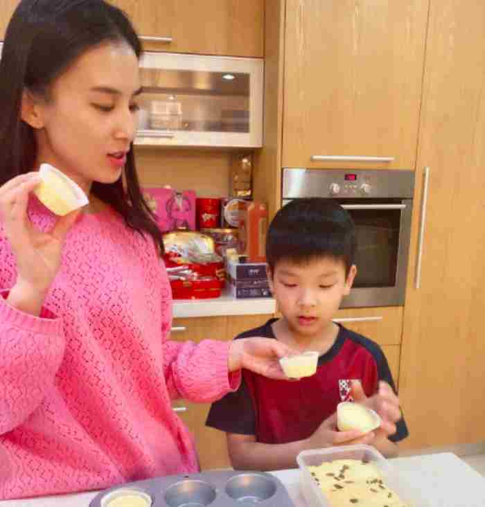 黄圣依生了几个孩子 黄圣依老公叫什么