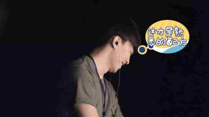 男生戴红绳的含义 吵架了不想理男朋友