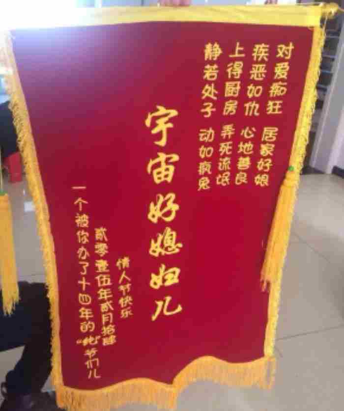 哄女人开心的幽默笑话 女朋友生气买什么礼物道歉