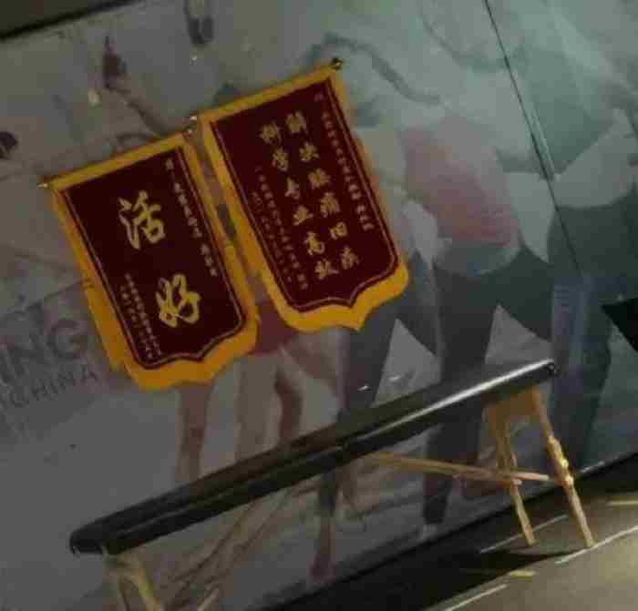 哄女人开心的幽默笑话 女朋友生气买什么礼物道歉