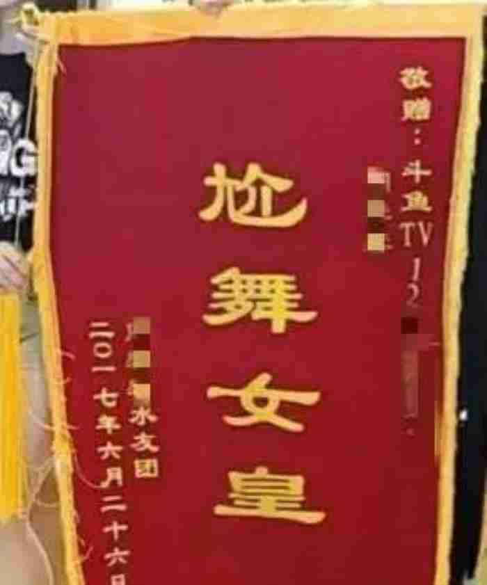 哄女人开心的幽默笑话 女朋友生气买什么礼物道歉