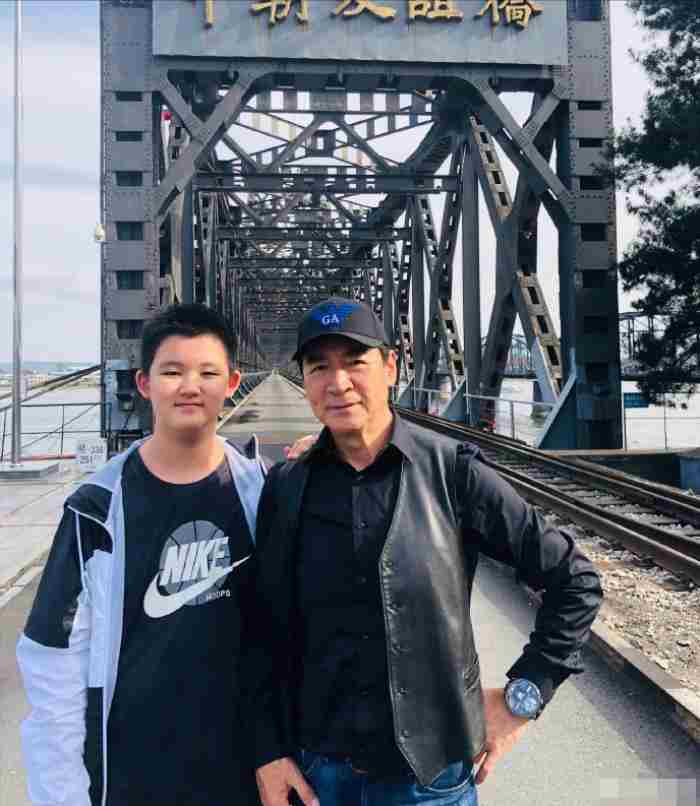 发布了头条文章:寇振海下厨做饭刀工了得