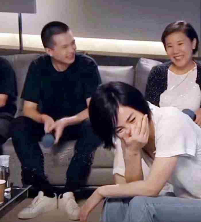 暧昧期肢体接触顺序 牵手拥抱算暧昧吗
