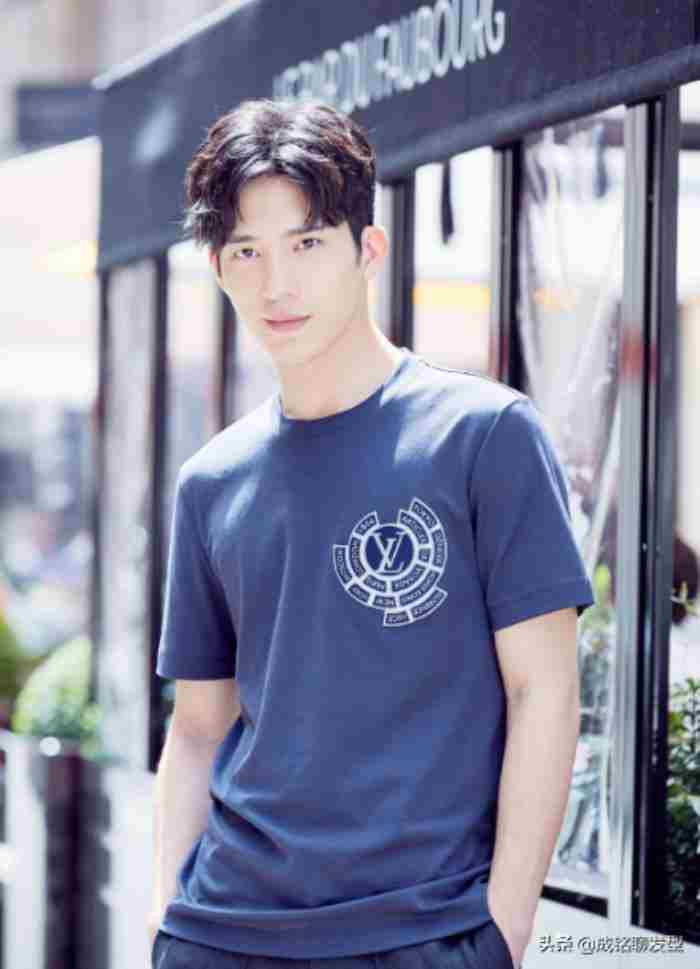长脸男生适合的发型 中分发型男