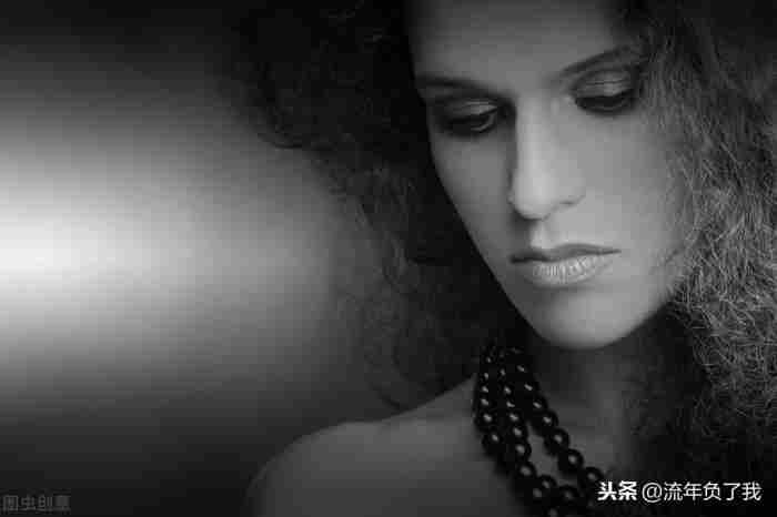 女生哼唧哼唧什么意思 发左哼哼什么意思
