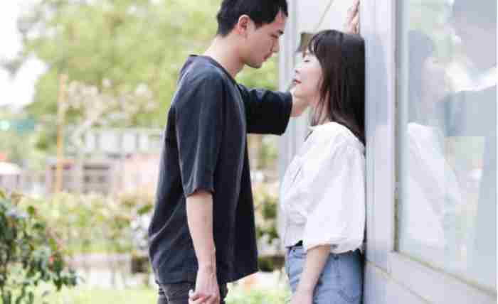 我们是一起睡觉(只是睡觉)的好朋友:19种“非典型关系”