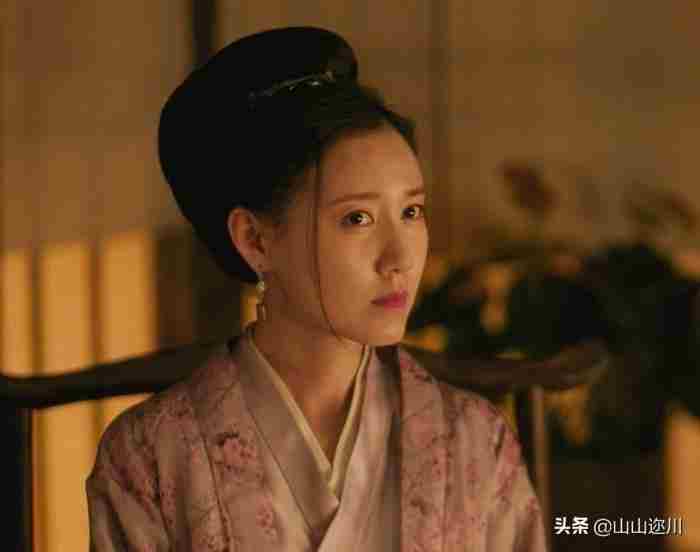 在你<a href=/showinfo-16-13737-0.html target=_blank class=infotextkey>追女生的时候</a> 怎样聊天才能让女生越来越喜欢你