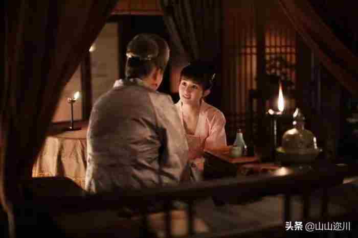 在你追女生的时候 怎样聊天才能让女生越来越喜欢你