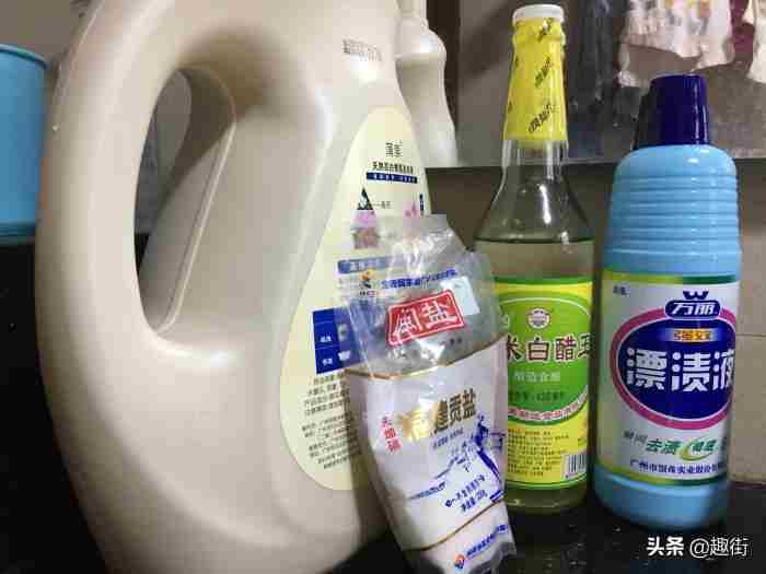 一件好的羽绒服怎样清洗? 白衣服穿久了有黄渍如何去除