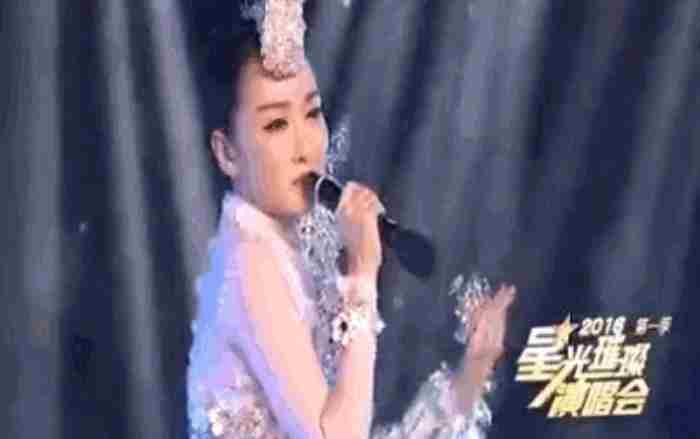 “造假女王”萨顶顶:假唱翻车被金星深扒