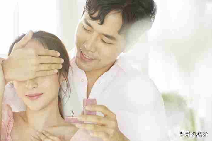 出现婚外恋的男性心理是怎么想的