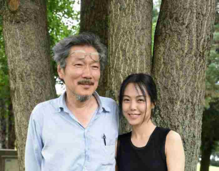 插足58岁导演婚姻得父母祝福 导演娶小50岁