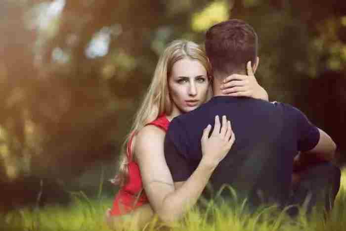 男人会娶自己不爱的人吗为什么 未婚男会喜欢离异女吗